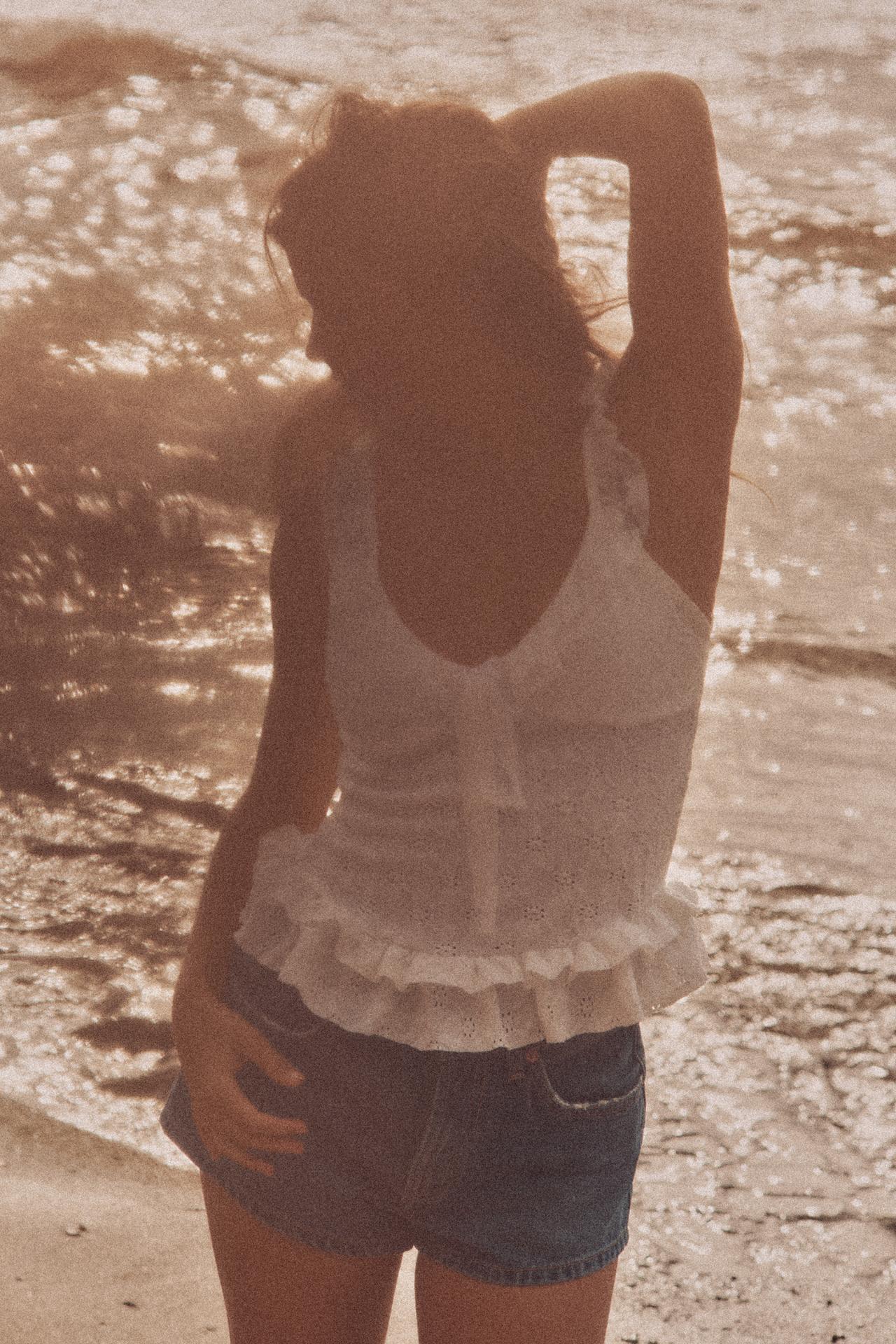 SPITZENTOP MIT RÜSCHEN WEISS