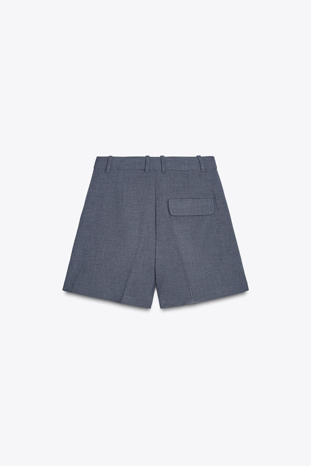 BERMUDA MIT FRONTFALTEN UND HOHER TAILLE