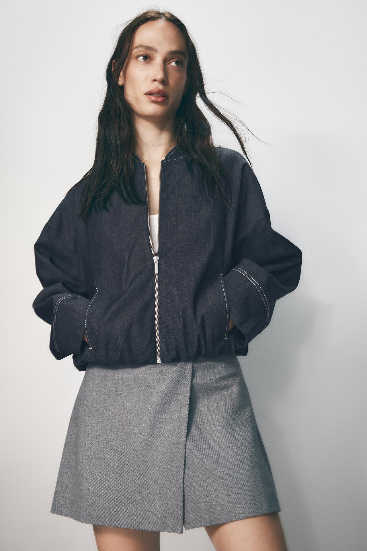 CROSSOVER-SKORT AUS STRUKTURSTOFF GRAU