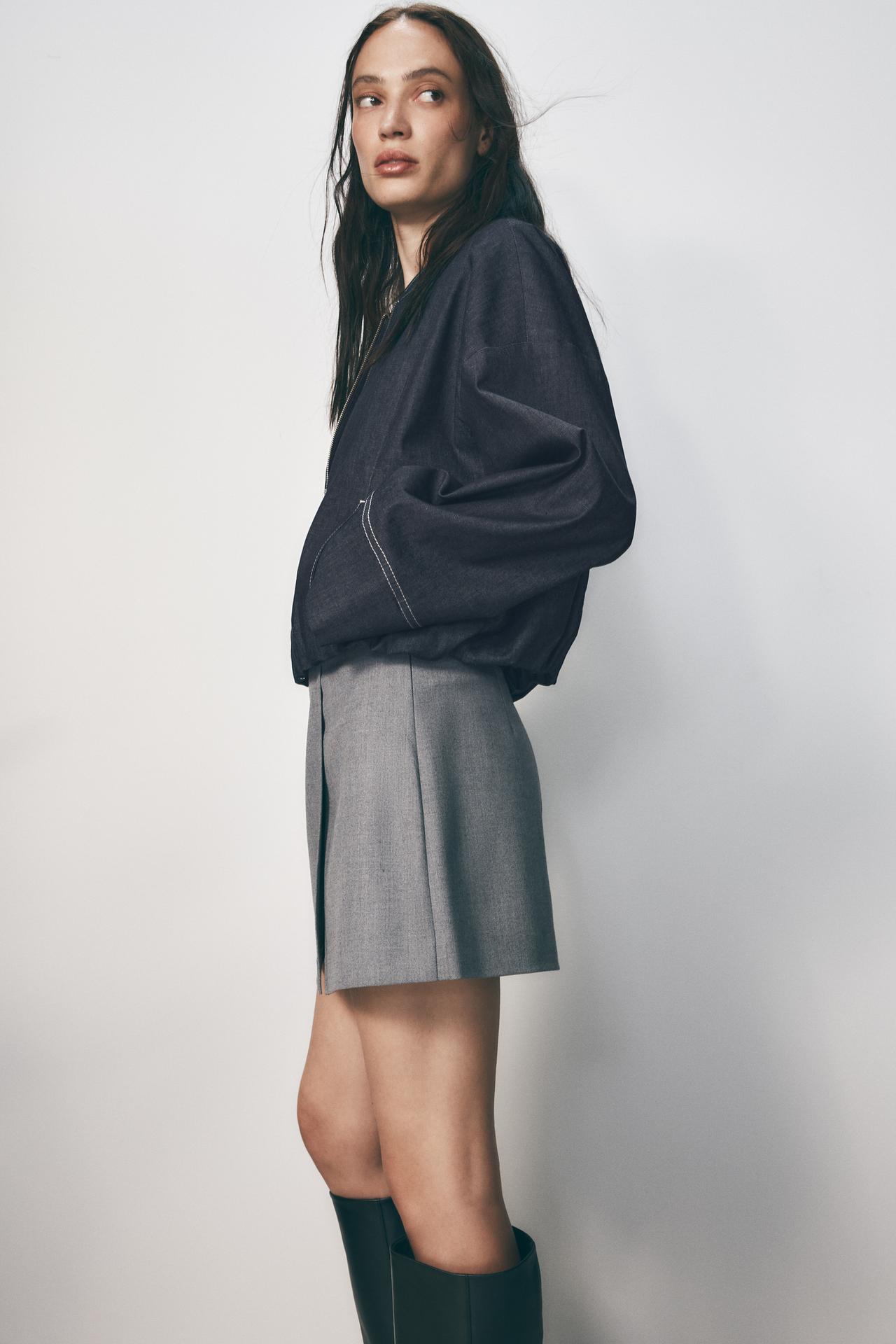 CROSSOVER-SKORT AUS STRUKTURSTOFF GRAU