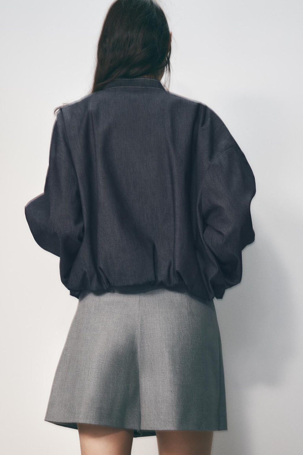 CROSSOVER-SKORT AUS STRUKTURSTOFF GRAU