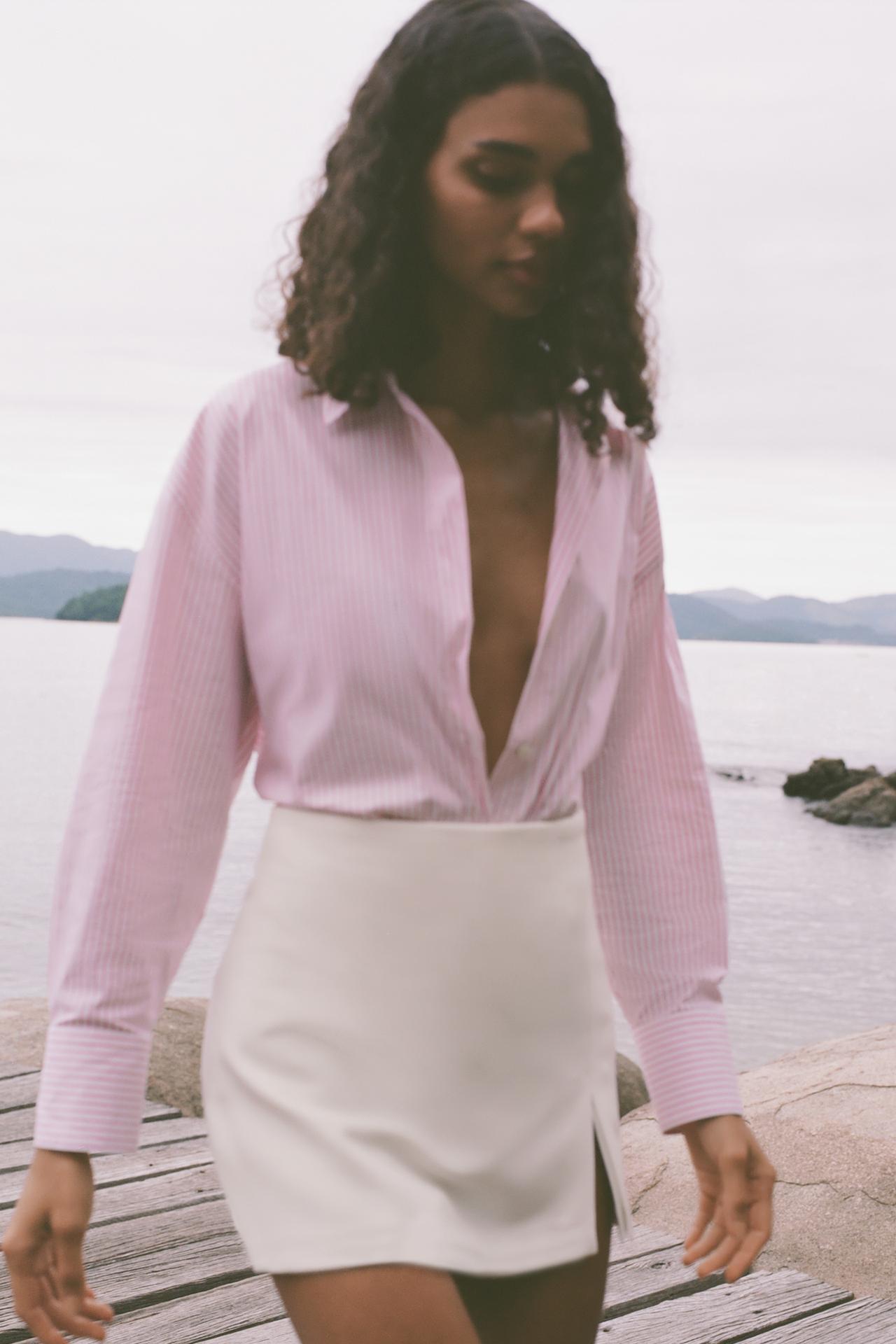 STRIPED POPLIN SHIRT MIT METALLDETAILS ROSA