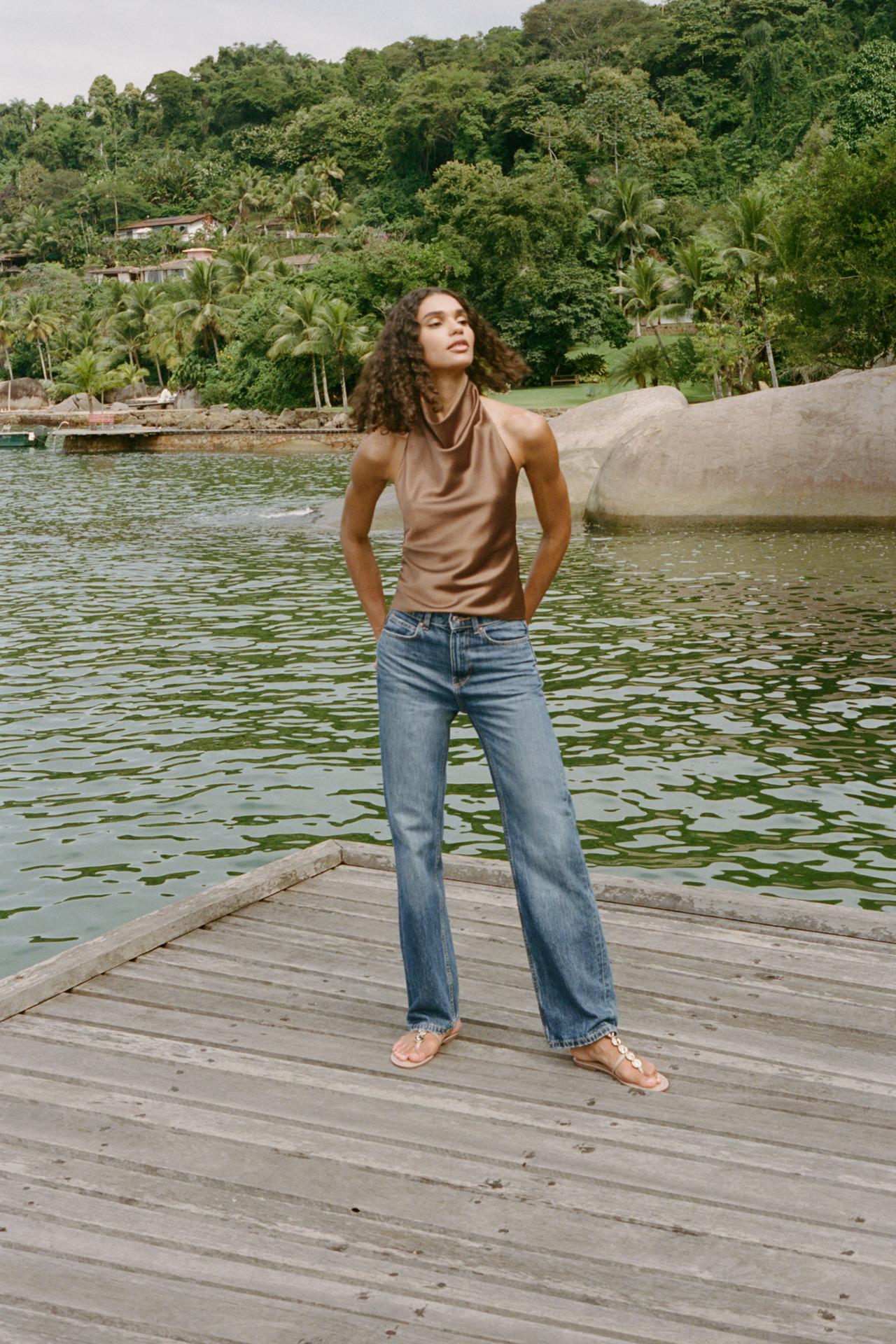 SATIN-HALTERTOP CAMEL MOYEN