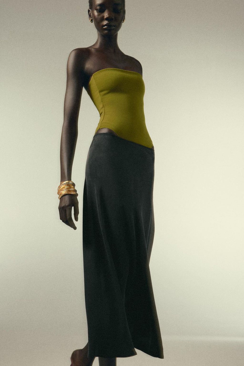 BANDEAU-BODY STRUKTUR LINIE