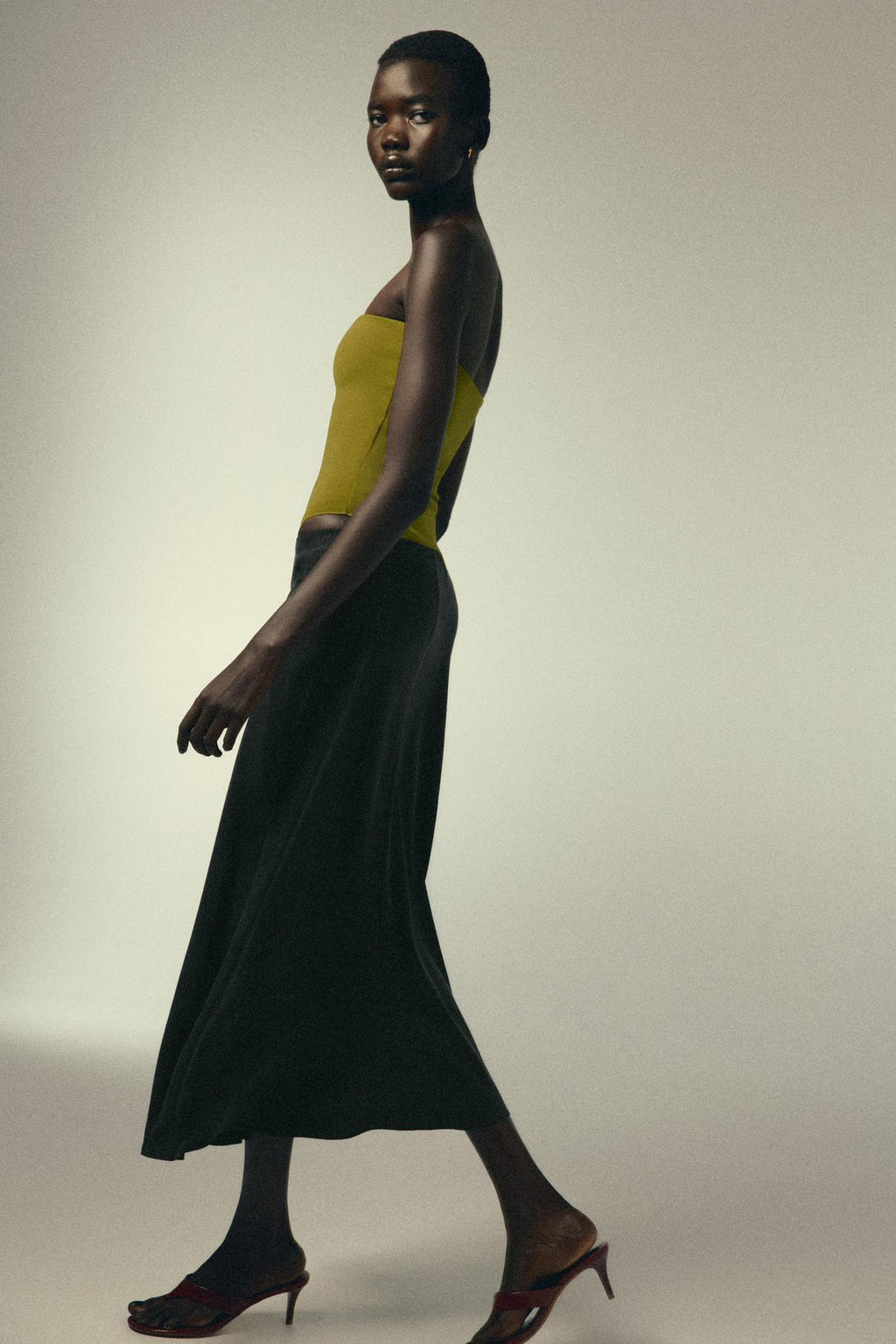 BANDEAU-BODY STRUKTUR LINIE