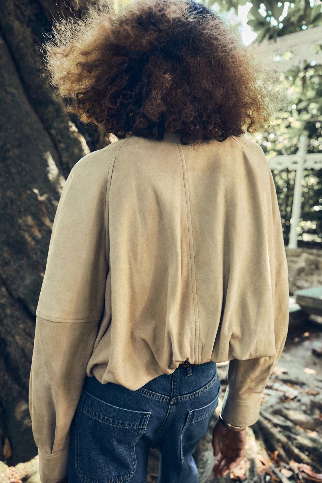 PREMIUM HIGH-WAIST JEANS MIT WEITEM BEIN IN DARK BLUE