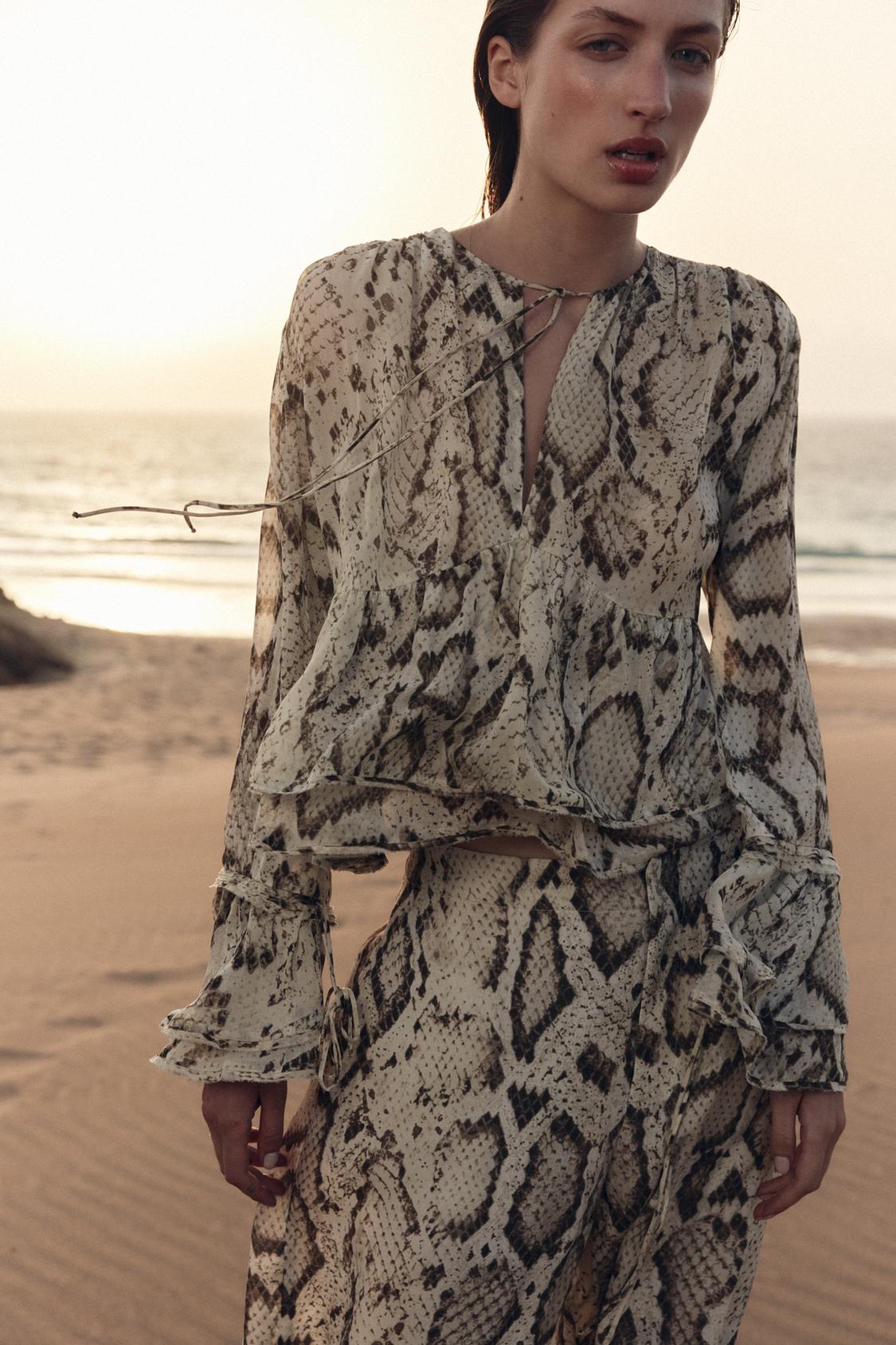 SEMI-TRANSPARENTE BLUSE MIT ANIMAL-PRINT