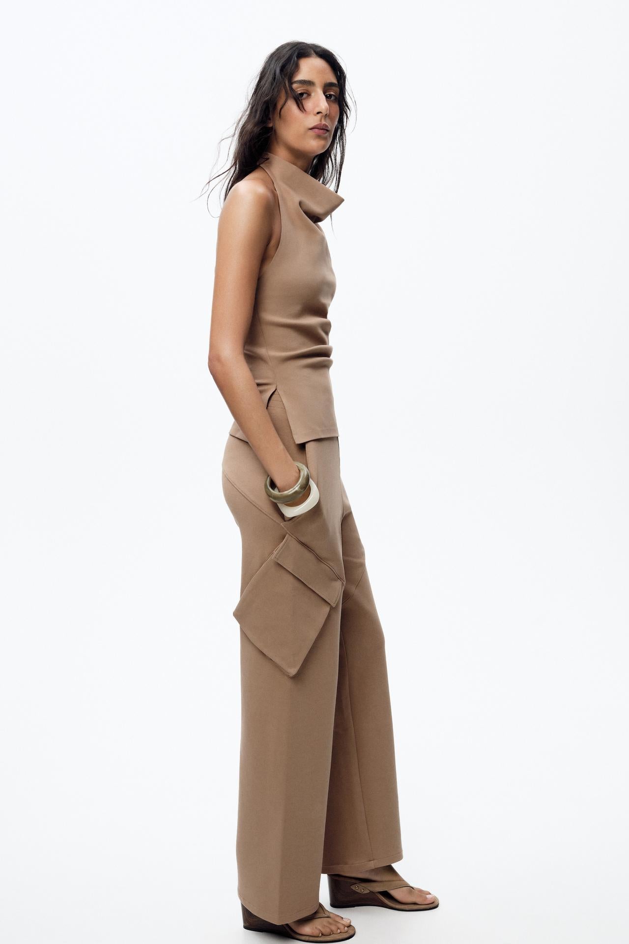 RELAXED CARGO PANTS IN TAUPE