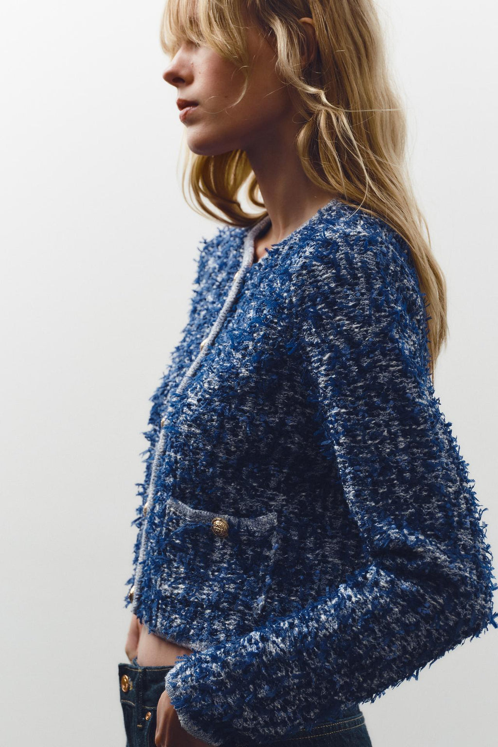 BOUCLÉ-STRICKJACKE BLAU