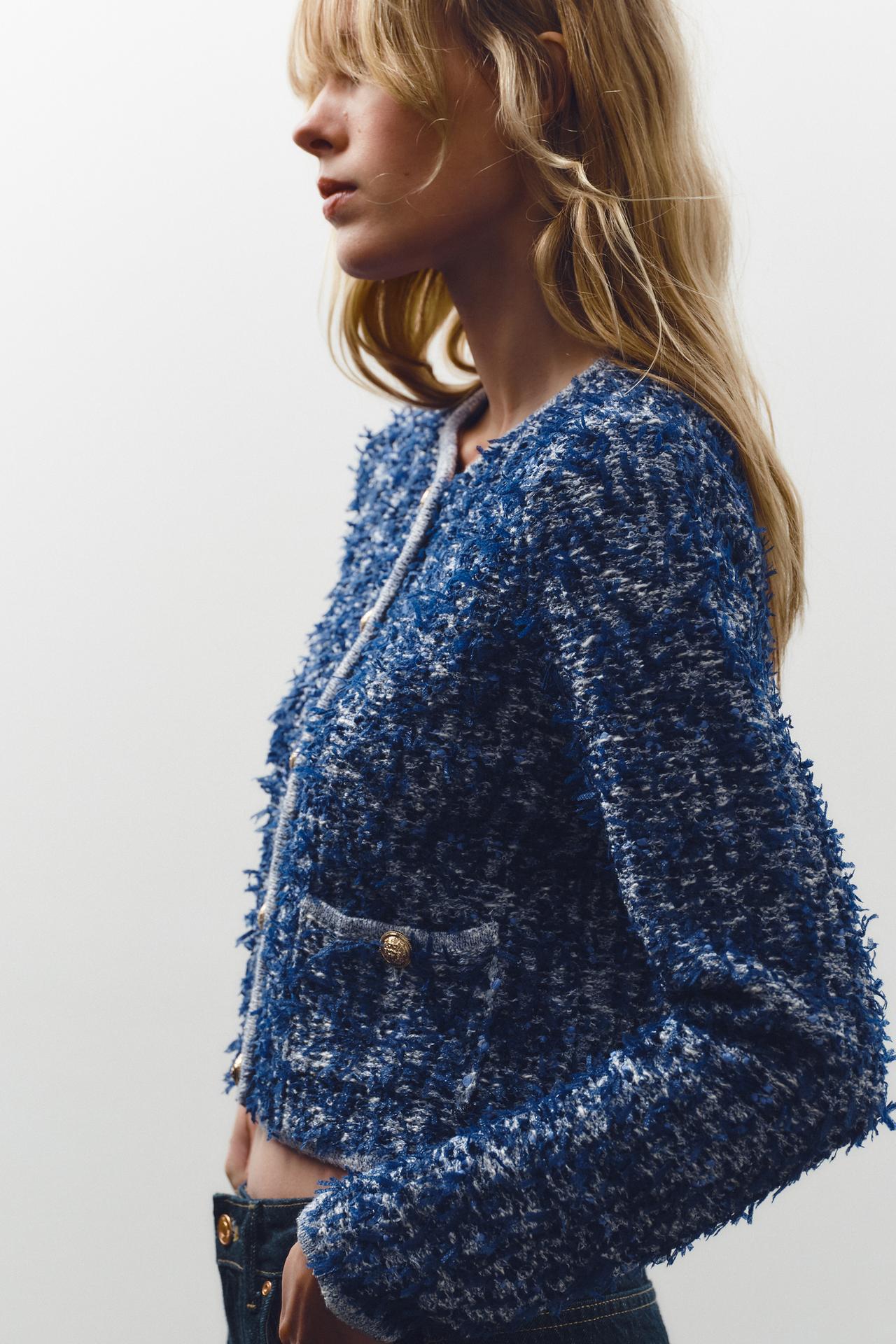 BOUCLÉ-STRICKJACKE BLAU