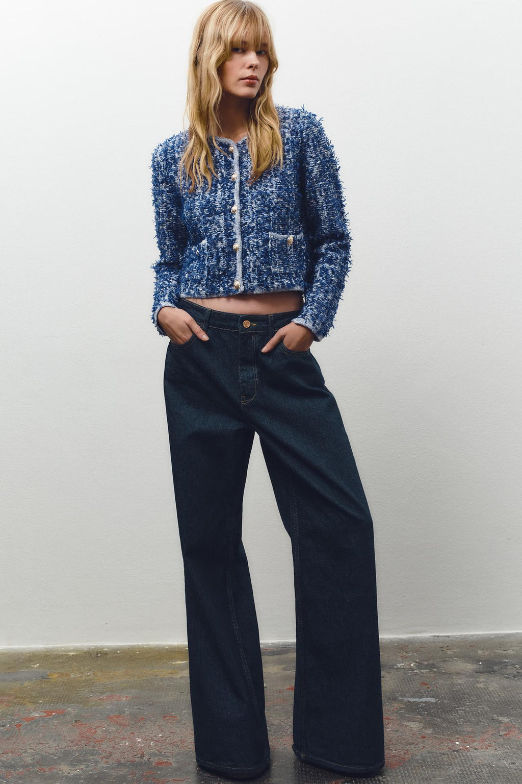 BOUCLÉ-STRICKJACKE BLAU