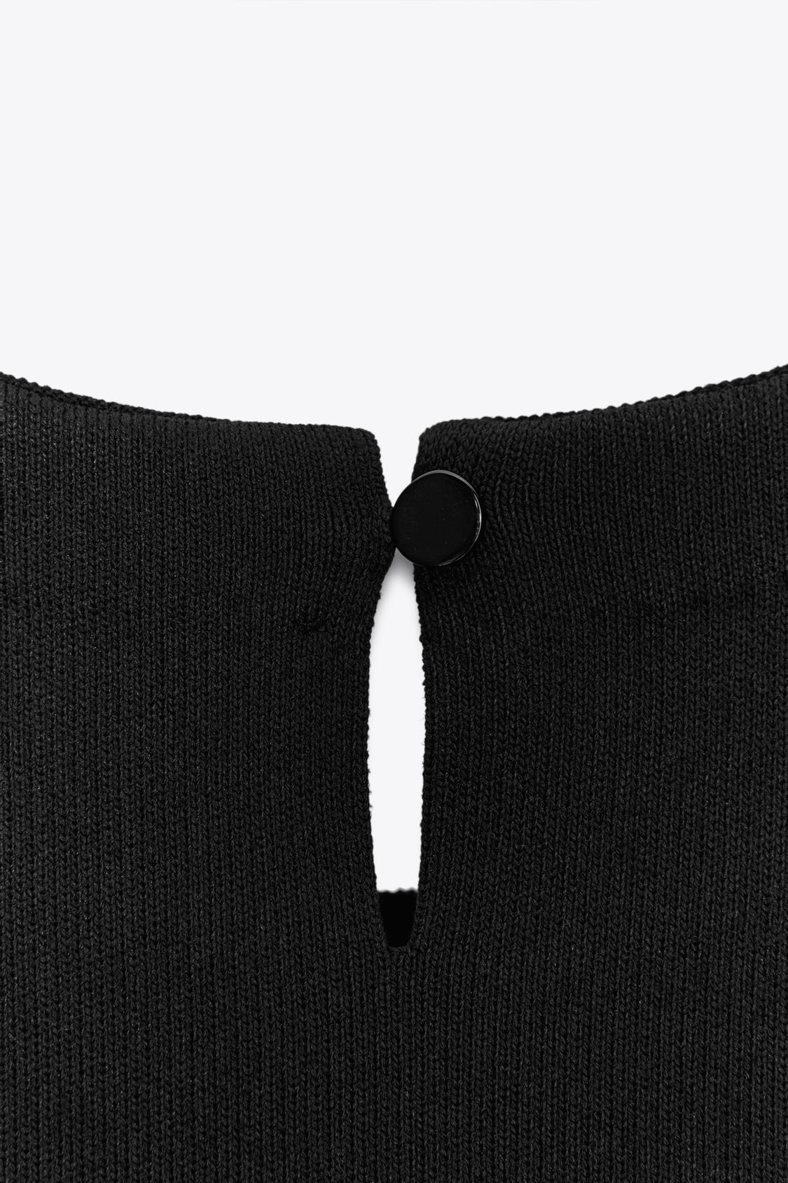 ÄRMELLOSES STRICKTOP MIT RUNDAUSSCHNITT