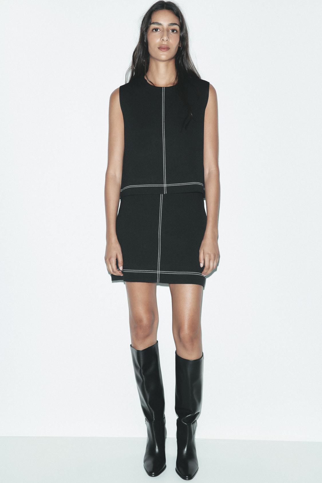 ÄRMELLOSES STRICKTOP MIT RUNDAUSSCHNITT