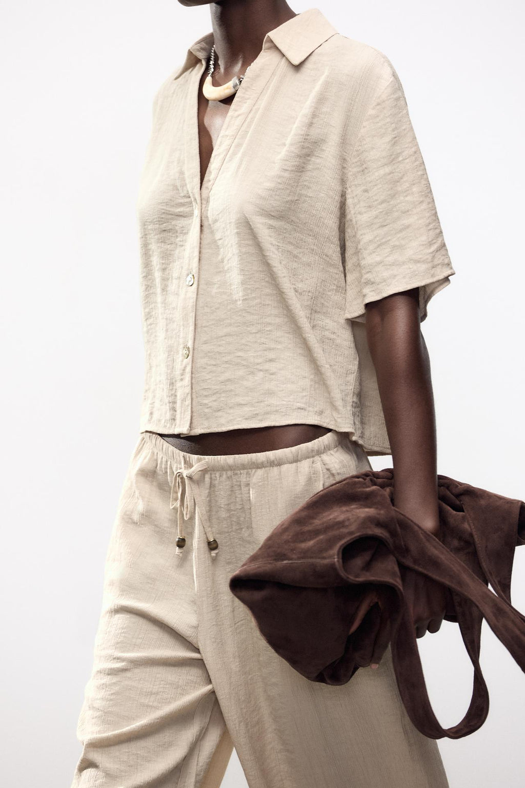 STRUKTURIERTES CROPPED HEMD BEIGE