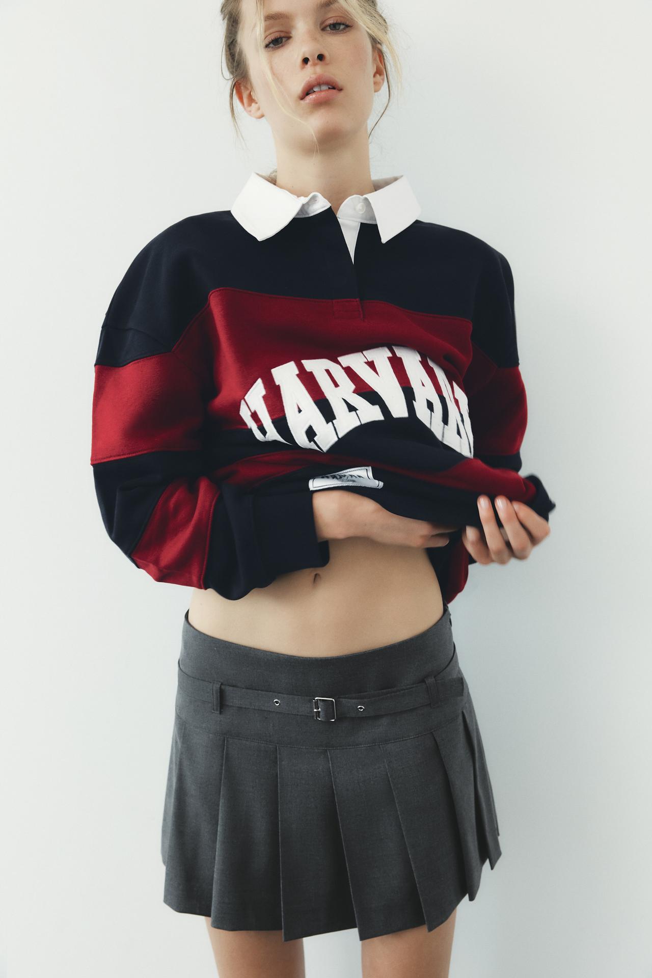 PLISSIERTER SKORT MIT GÜRTELDETAIL