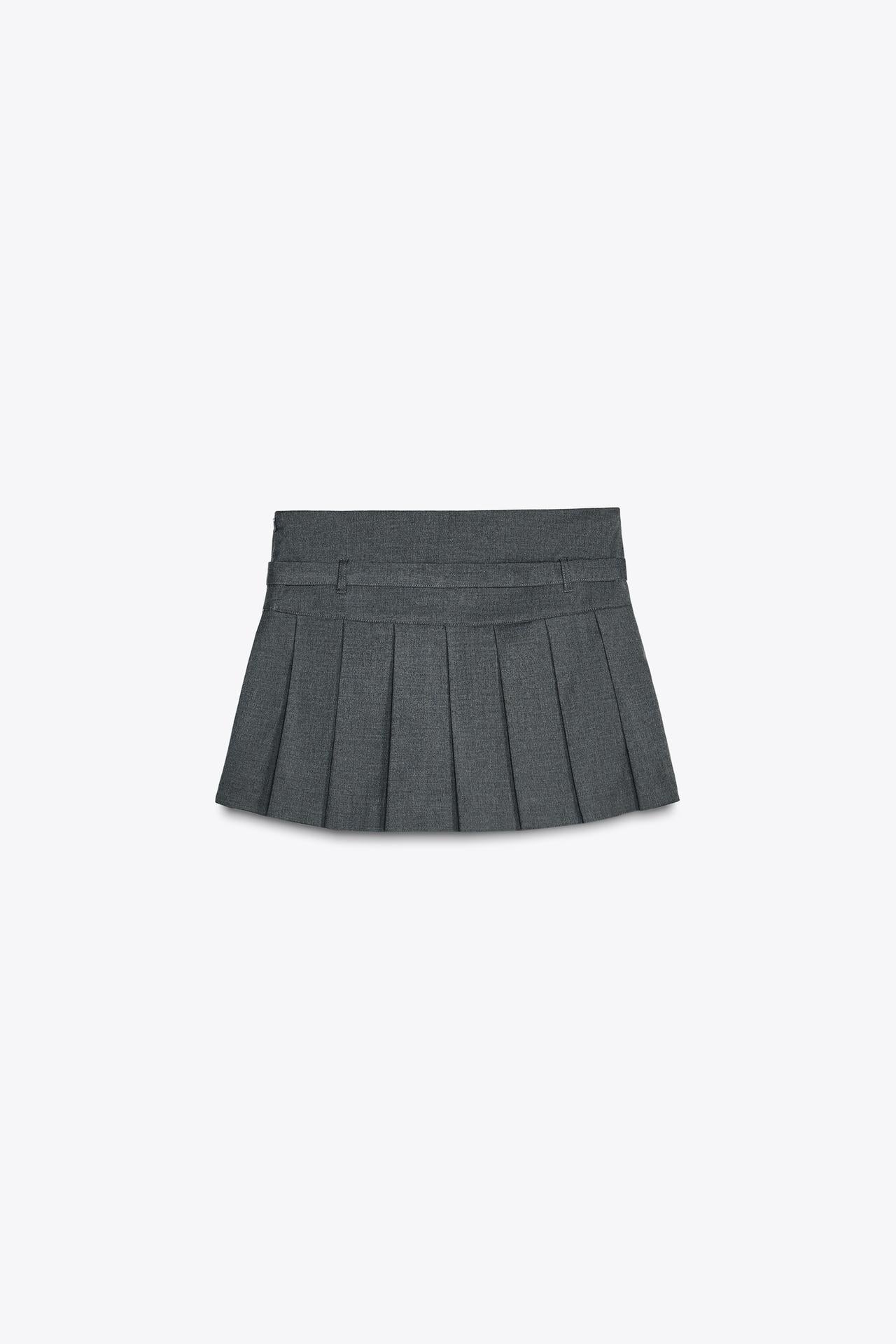 PLISSIERTER SKORT MIT GÜRTELDETAIL