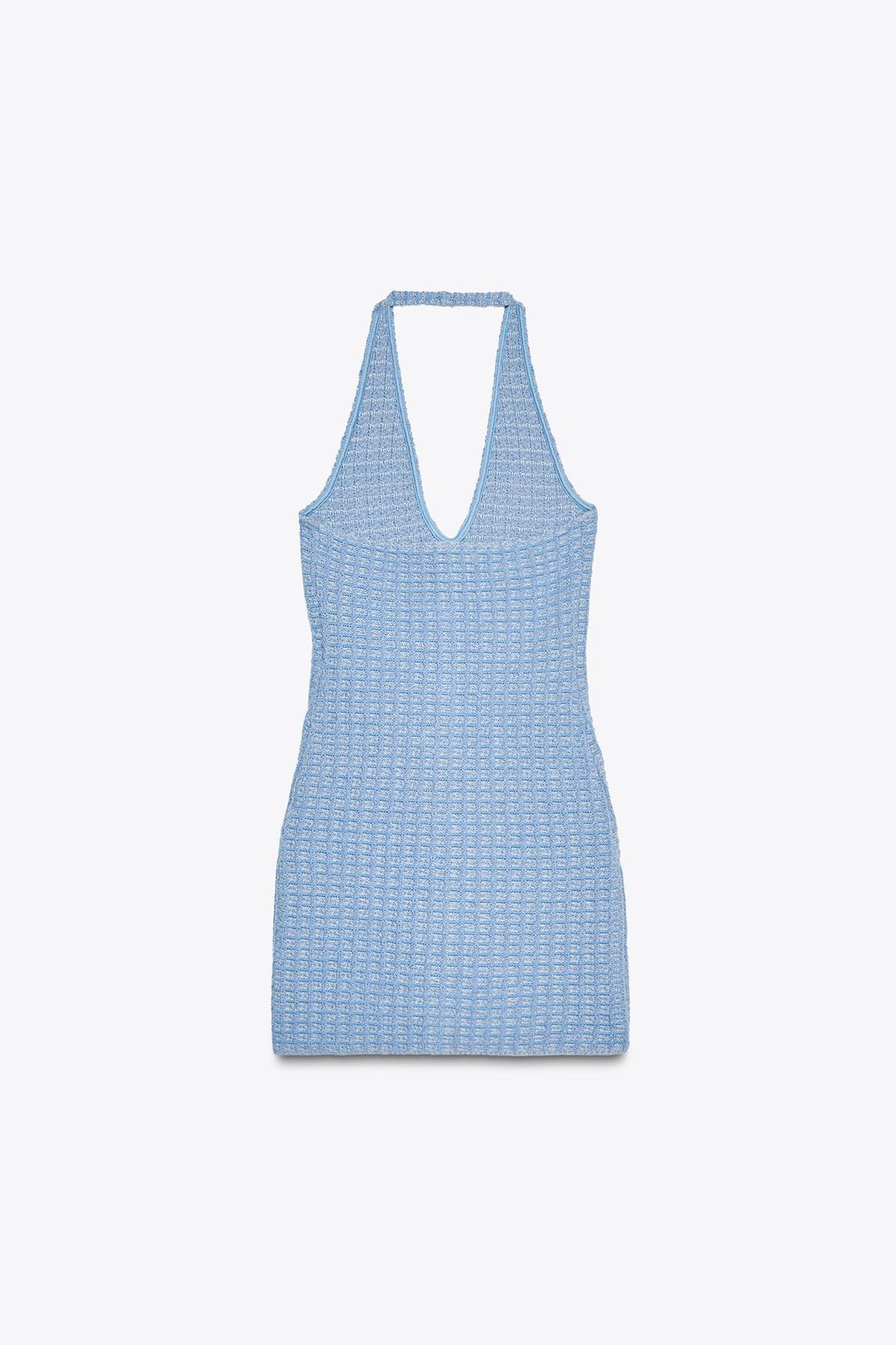 STRETCH-NECKHOLDERKLEID MIT STRUKTUR UND METALLDETAILS