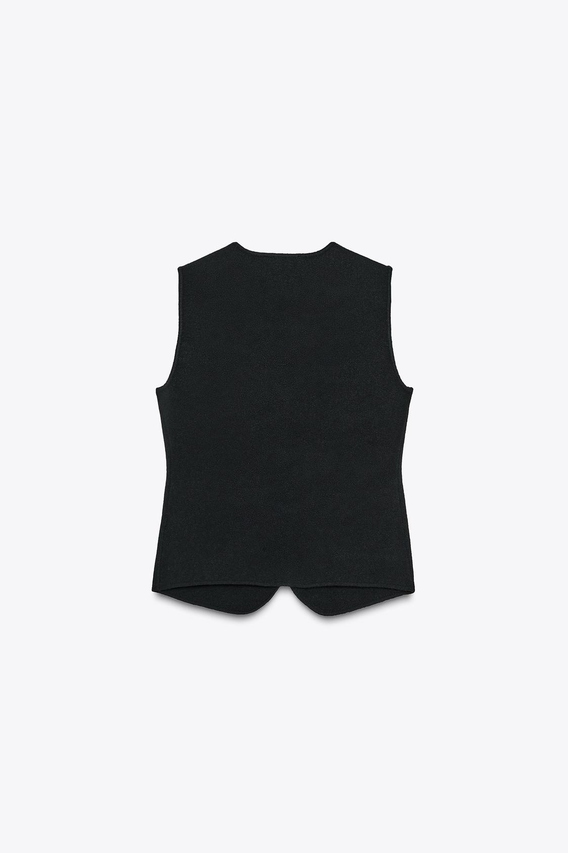 STRICKWESTE MIT KNOPFDETAIL UND V-AUSSCHNITT