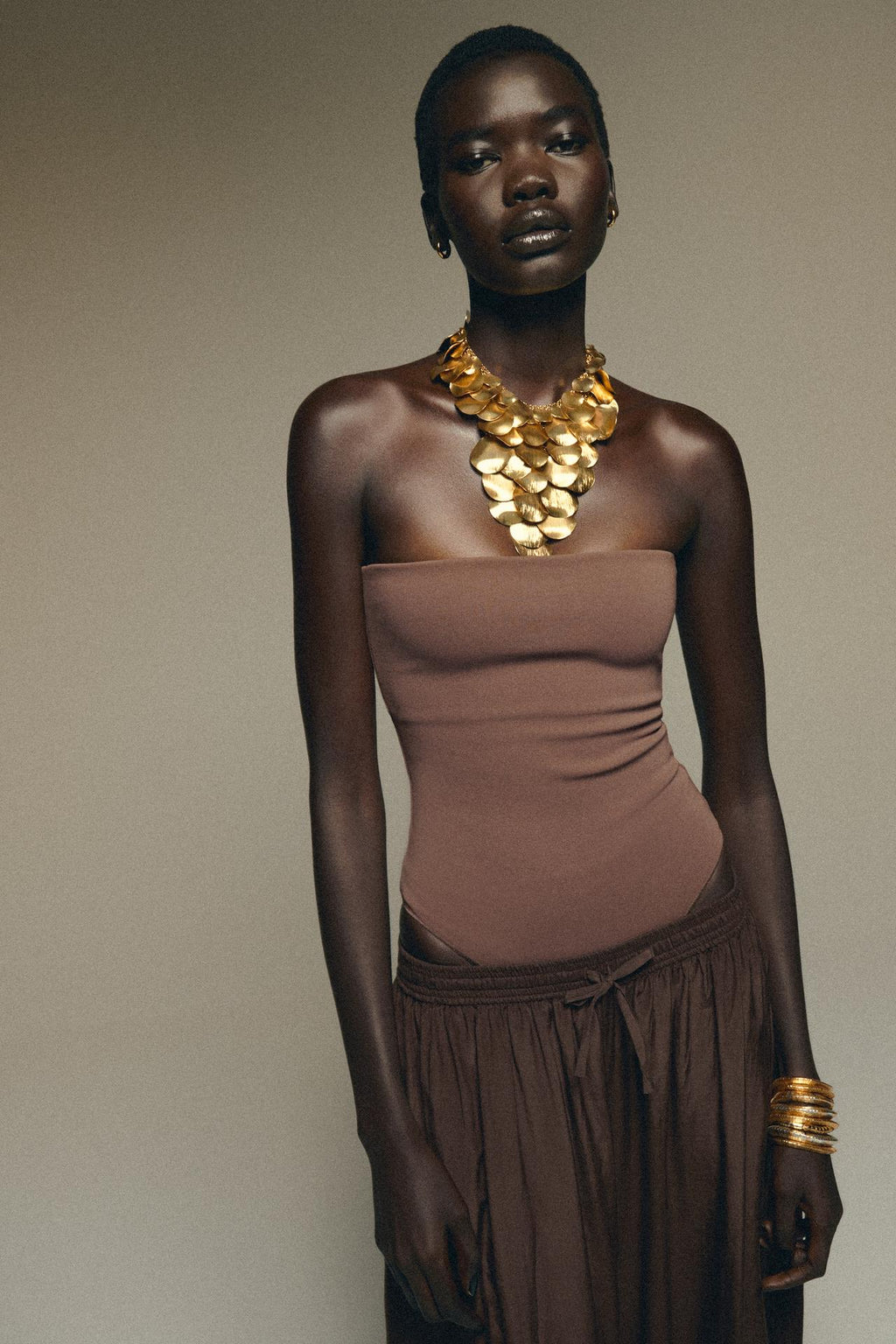 BANDEAU-BODY MIT CLEANER SILHOUETTE IN BRAUN