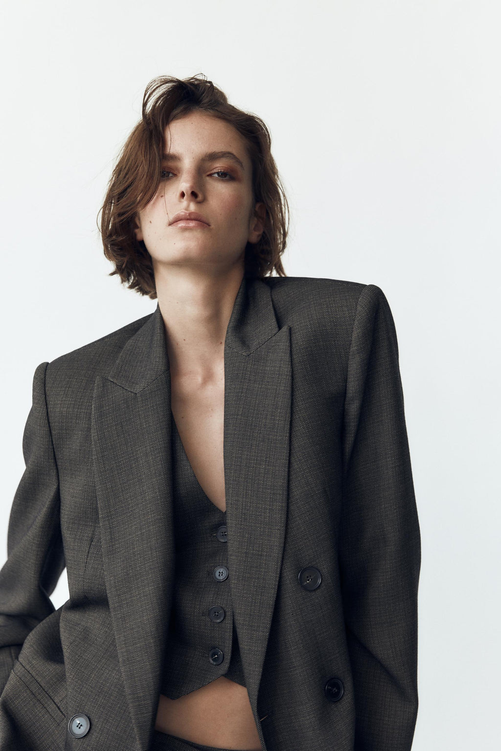 DOPPELREIHIGER BLAZER MIT SCHULTERPOLSTERN