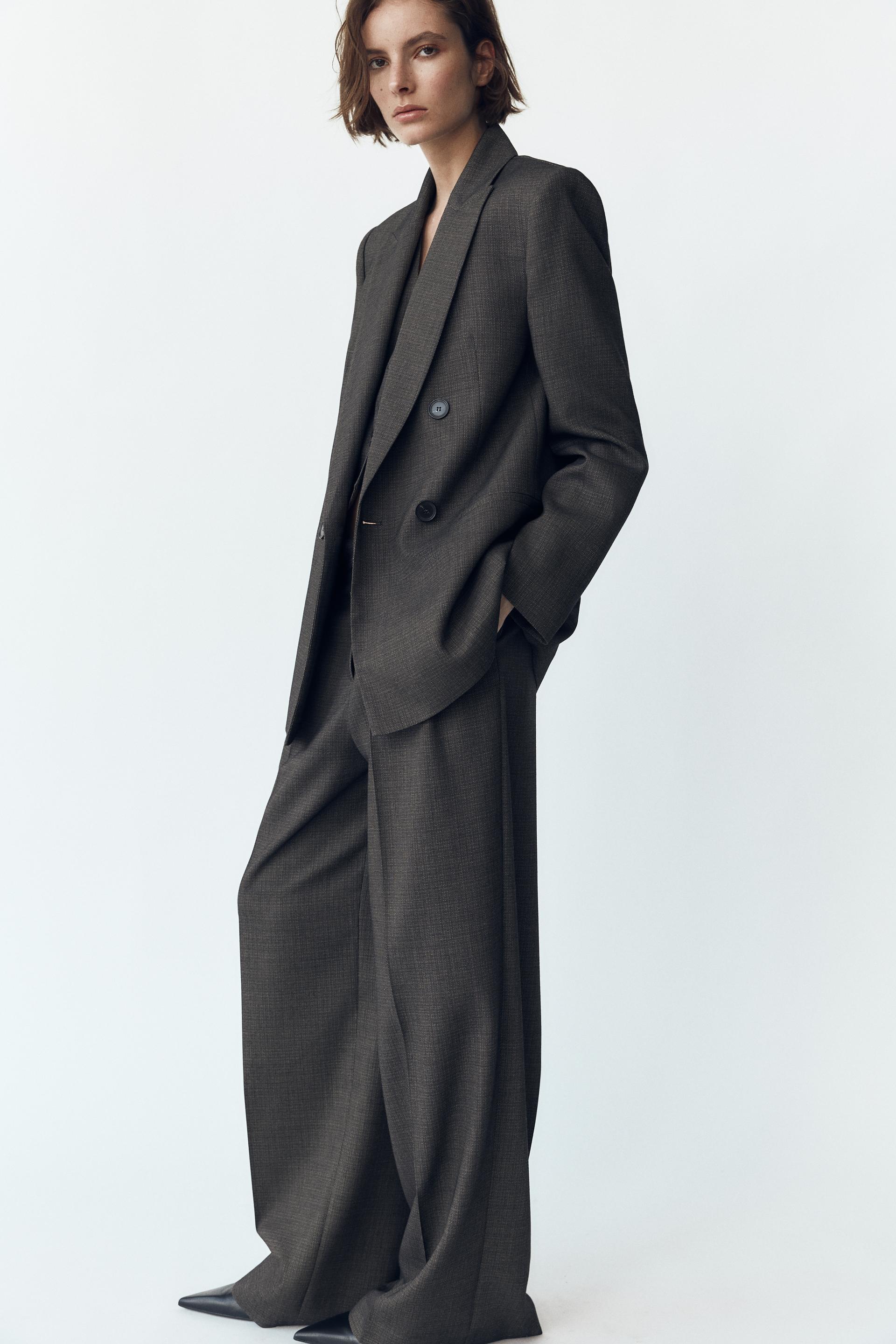 DOPPELREIHIGER BLAZER MIT SCHULTERPOLSTERN