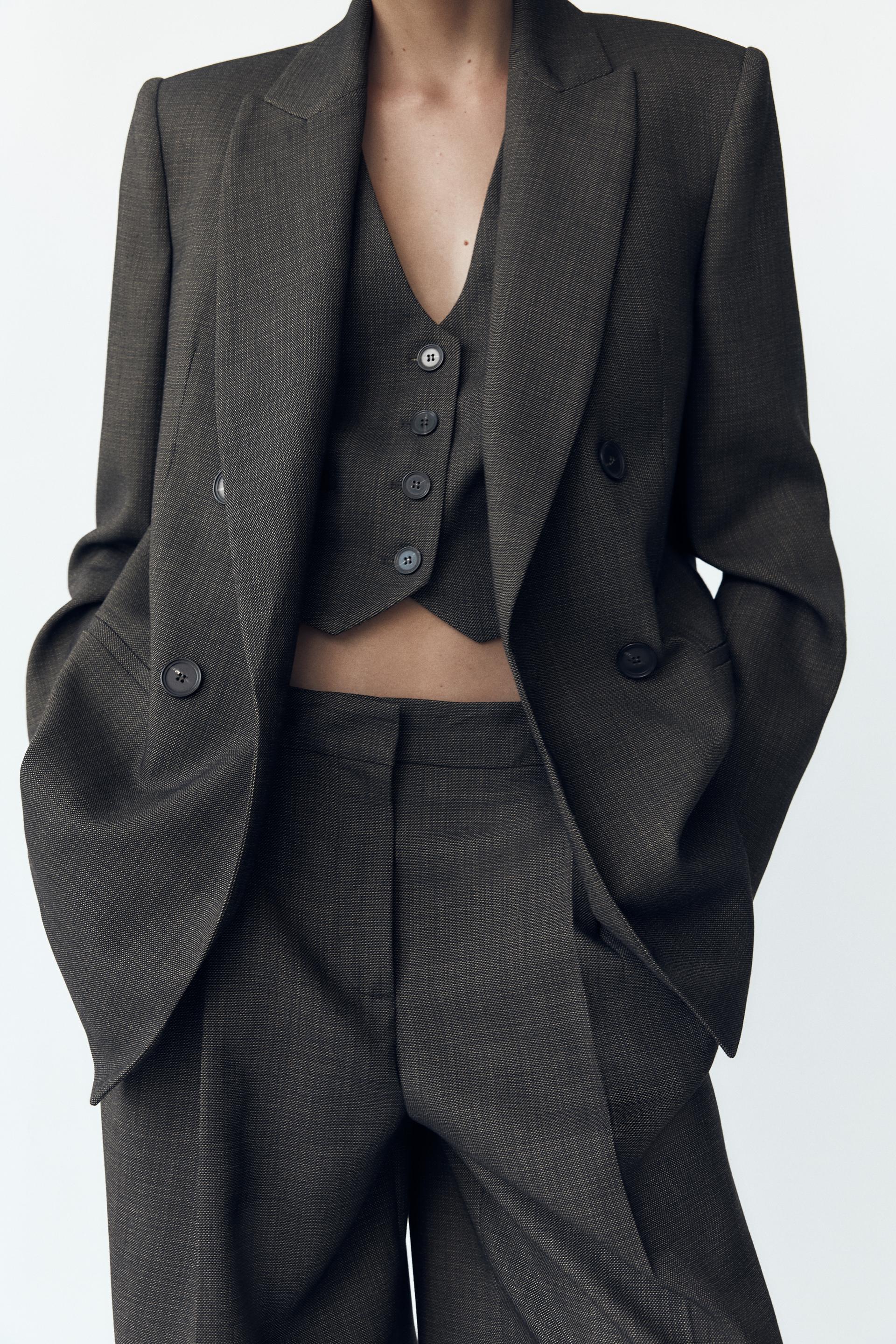 DOPPELREIHIGER BLAZER MIT SCHULTERPOLSTERN