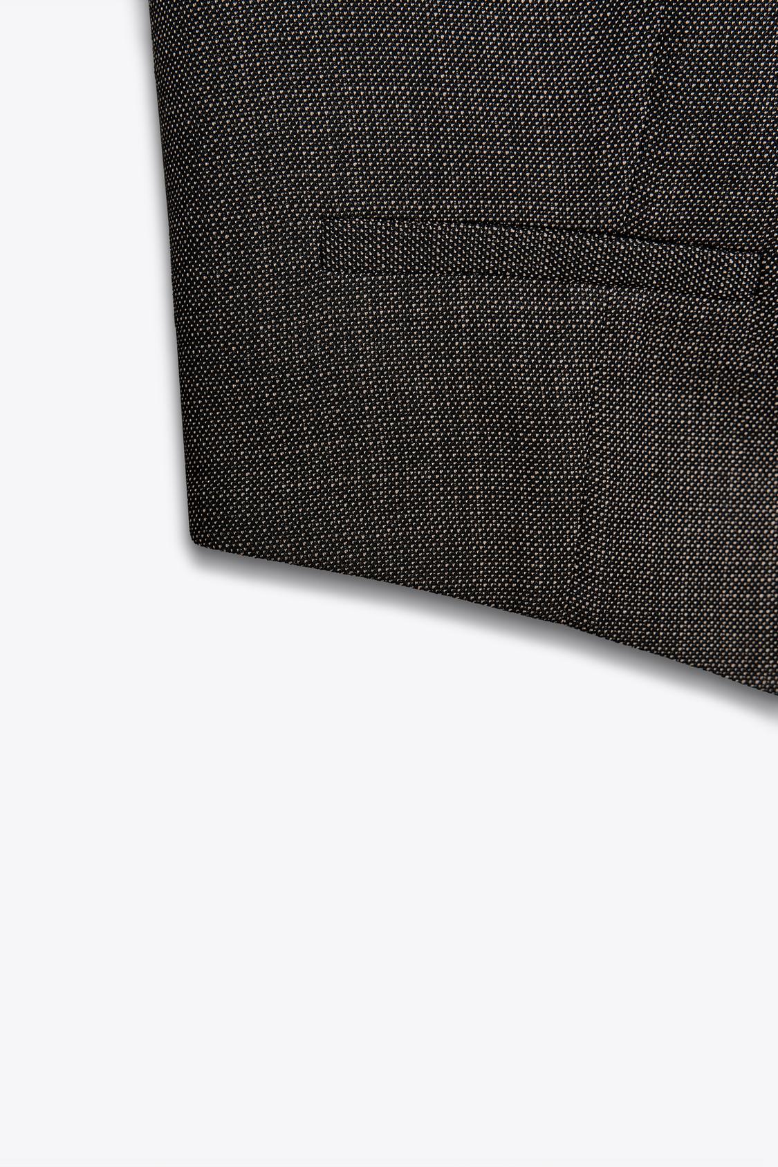 TAILLIERTE WESTE MIT V-AUSSCHNITT