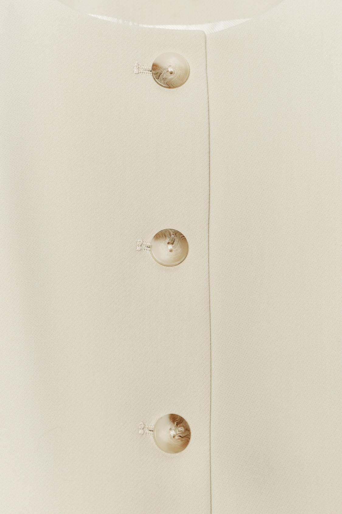 ÄRMELLOSES KNOPFWESTE MIT RUNDAUSSCHNITT