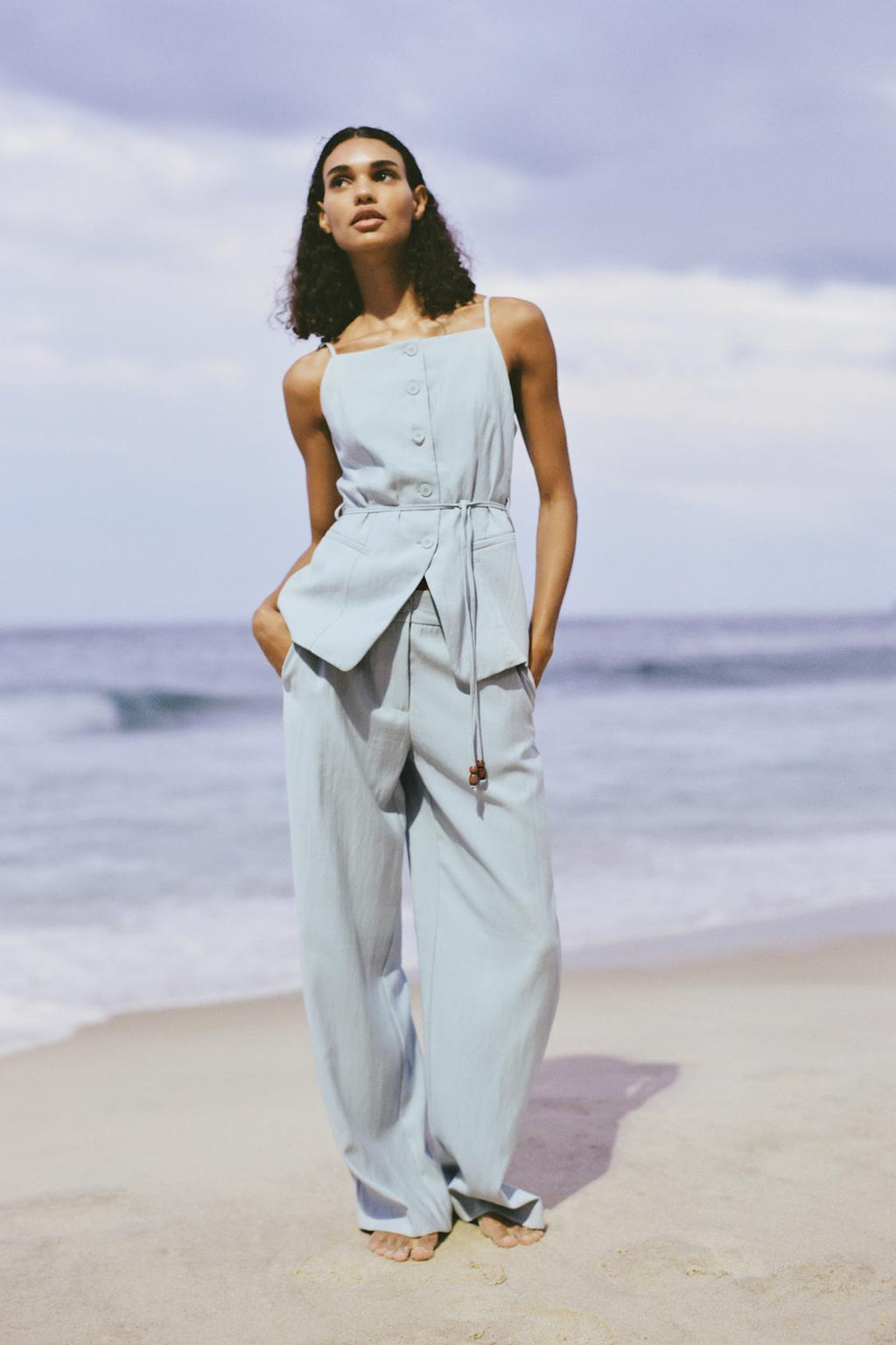 HIGH-WAIST-HOSE MIT GERADEM BEIN