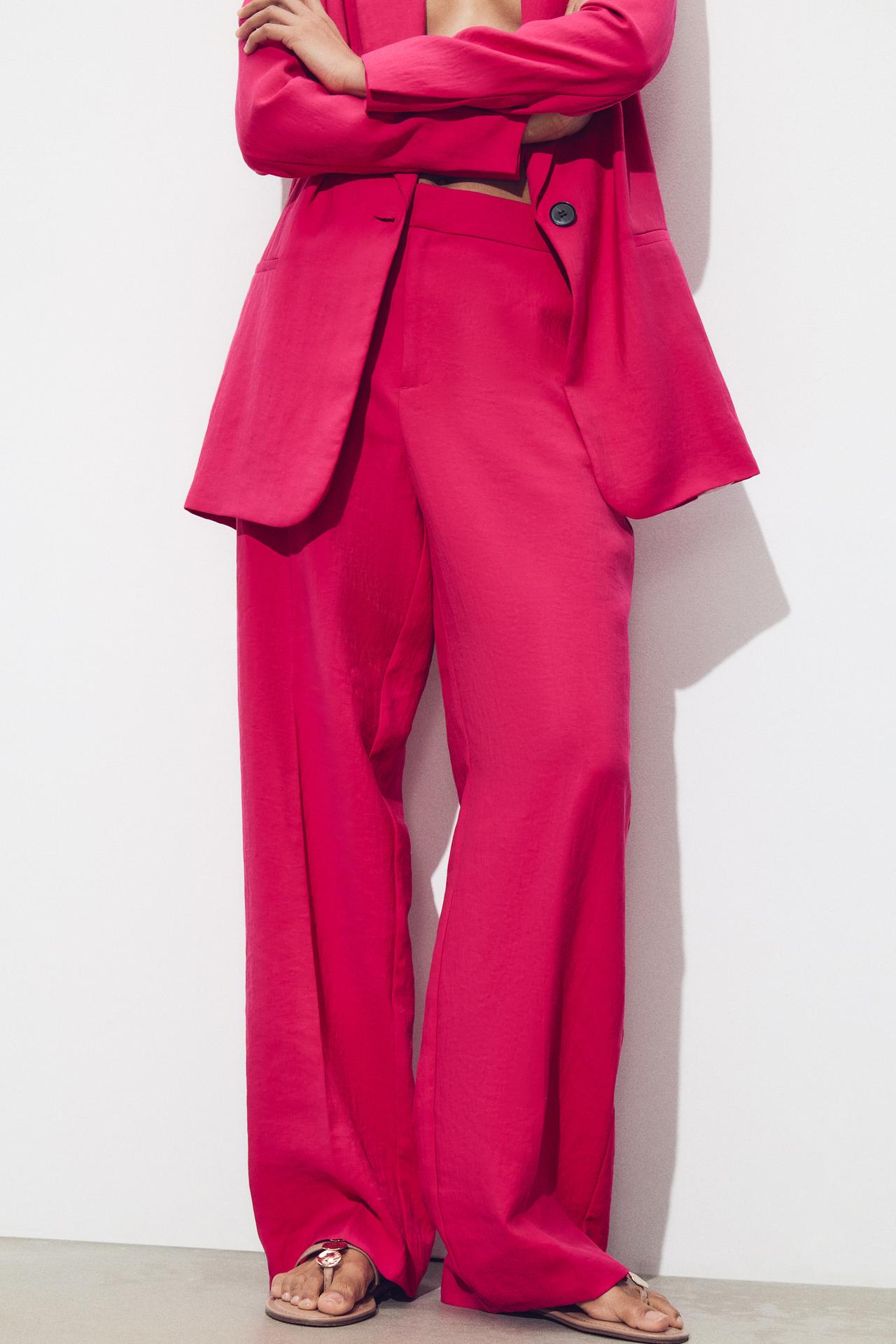 GERADES BEINHOSE MIT STRUKTURIERTER OPTIK IN FUCHSIA