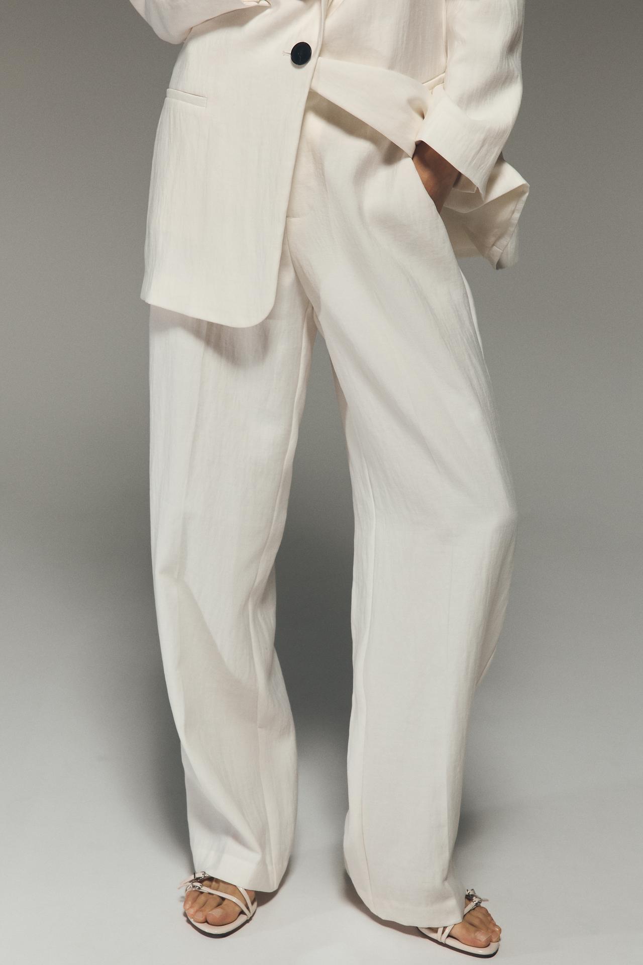 HOSE MIT STRUKTURIERTEM FALL IN ELFTON