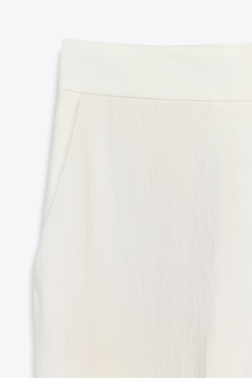 HOSE MIT STRUKTURIERTEM FALL IN ELFTON