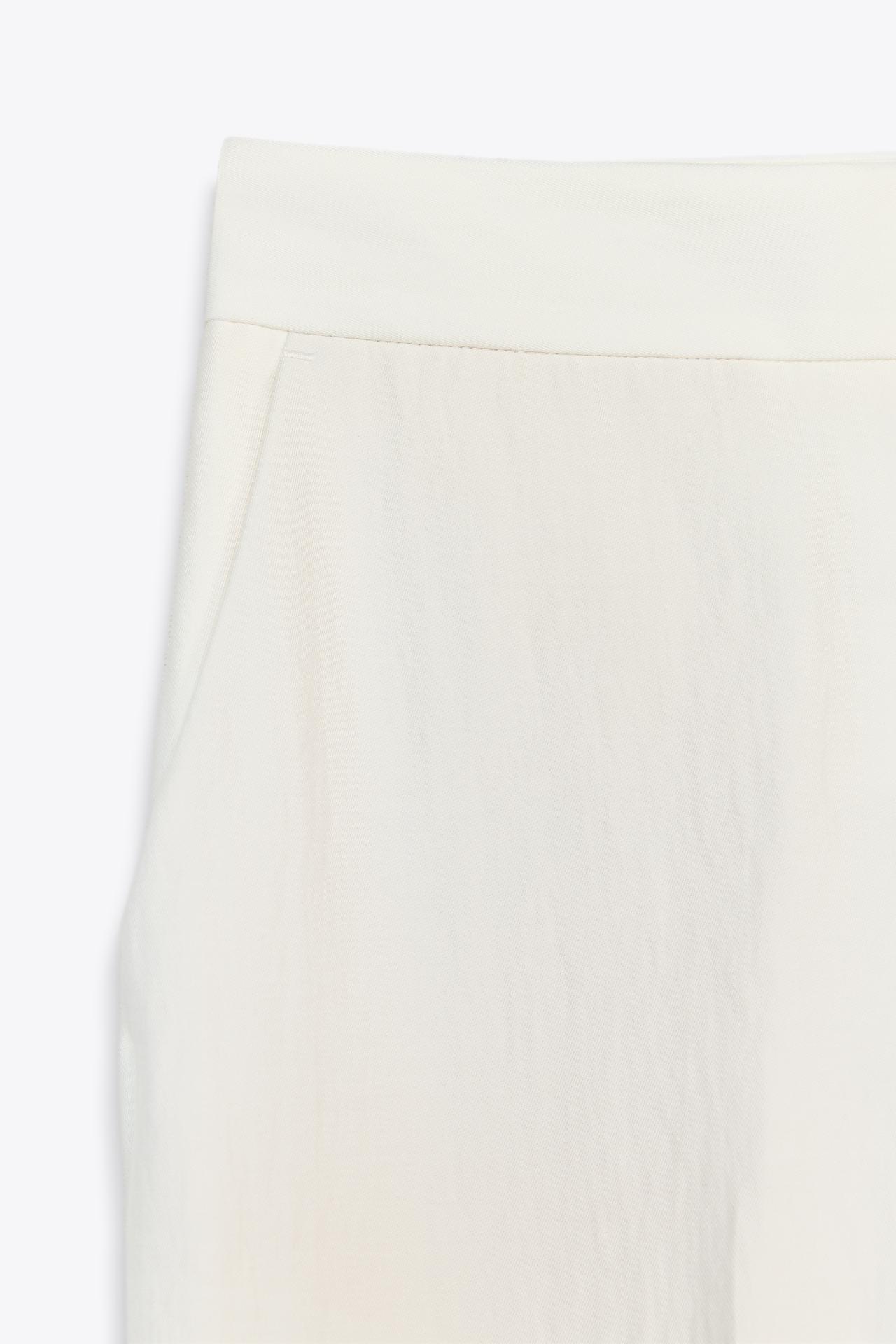 HOSE MIT STRUKTURIERTEM FALL IN ELFTON