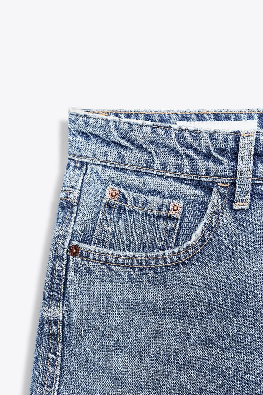 PREMIUM CARROT JEANS MIT MITTLERER TAILLE IN SCHWARZ