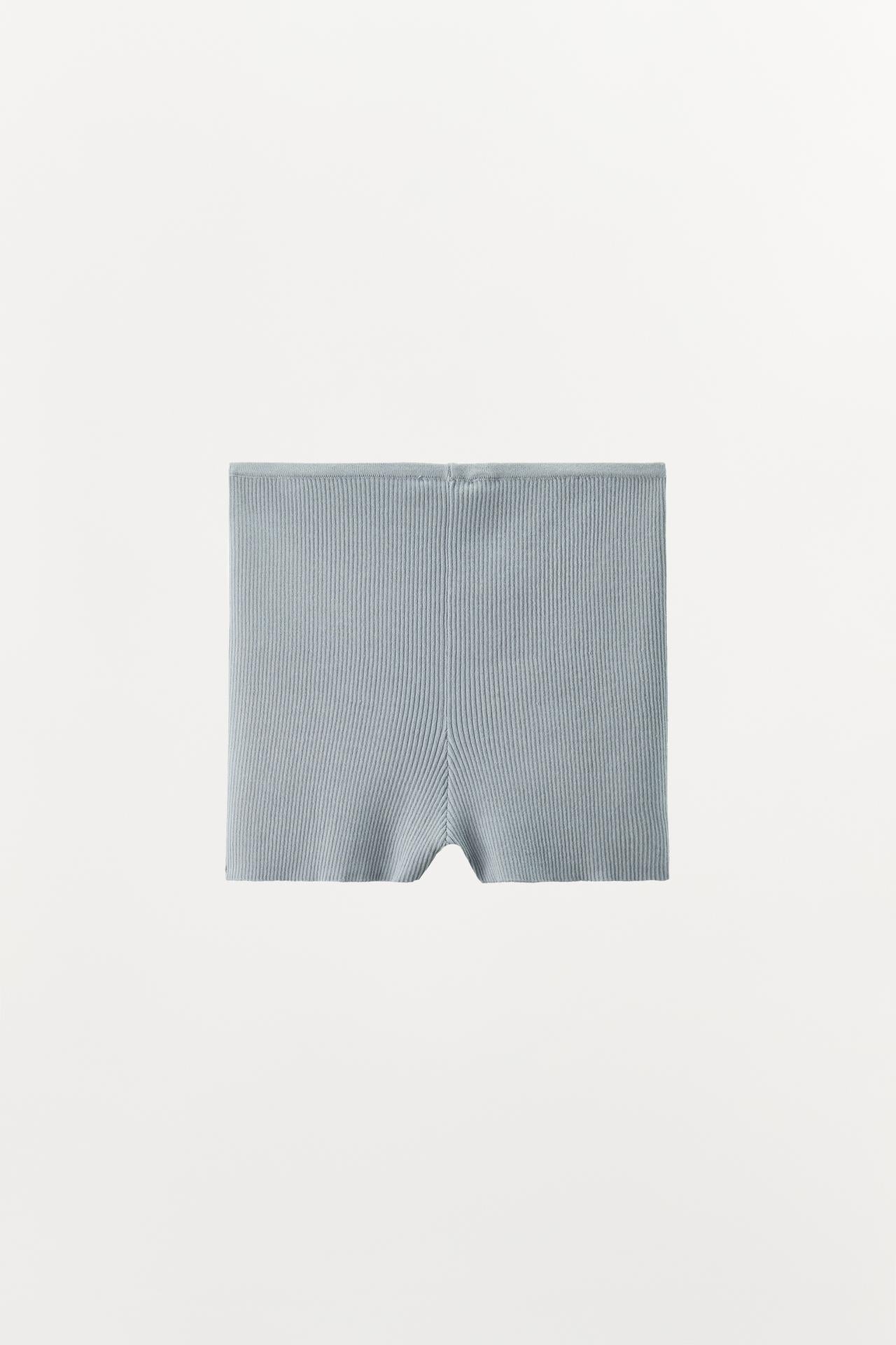 GERIPPTER STRICKSHORTS MIT HOHER TAILLE