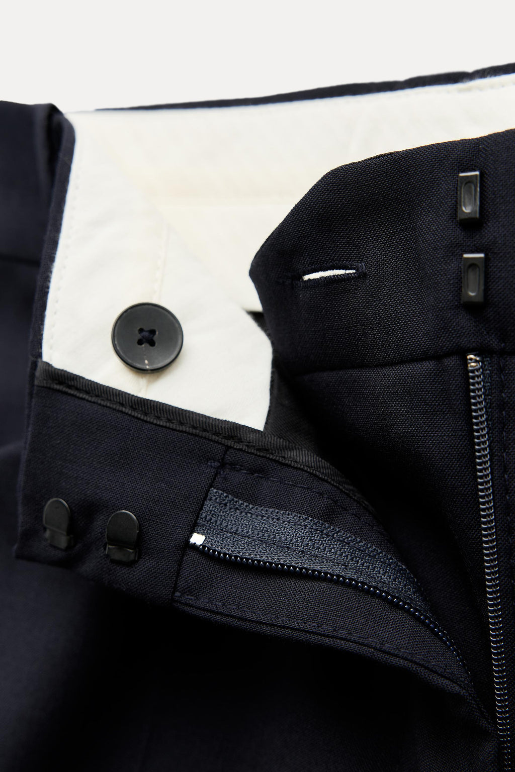 EZ COLLECTION HOSE AUS REINER WOLLE