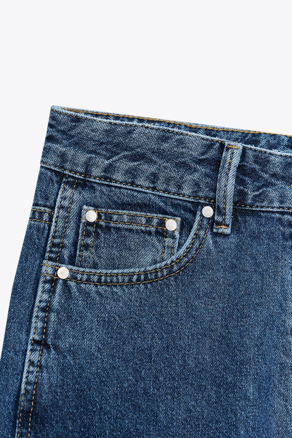 PREMIUM HIGH-WAIST JEANS MIT WEITEM BEIN IN DARK BLUE