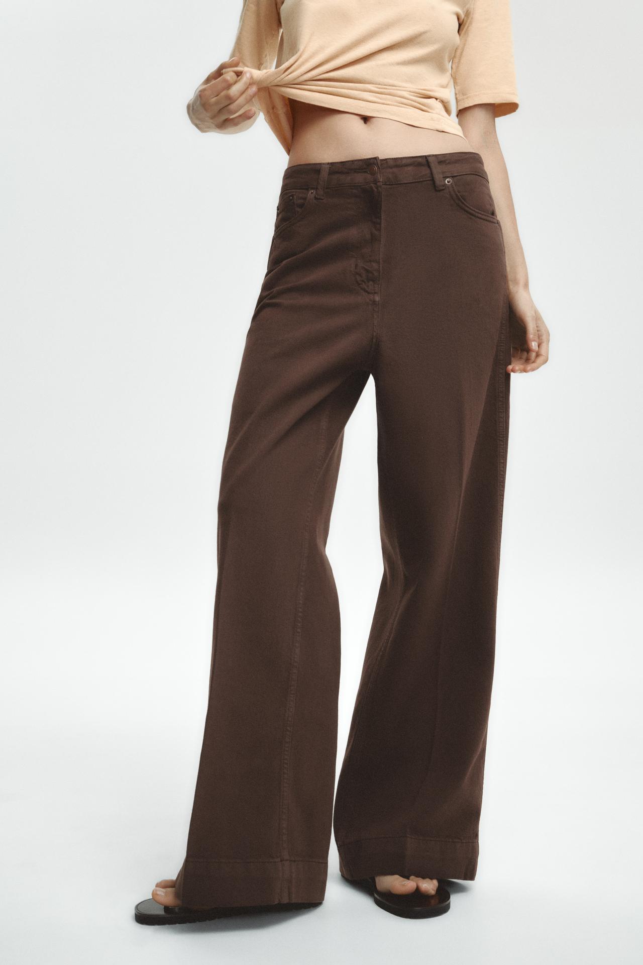 PREMIUM HIGH-WAIST JEANS MIT WEITEM BEIN IN SCHOKOBRAUN