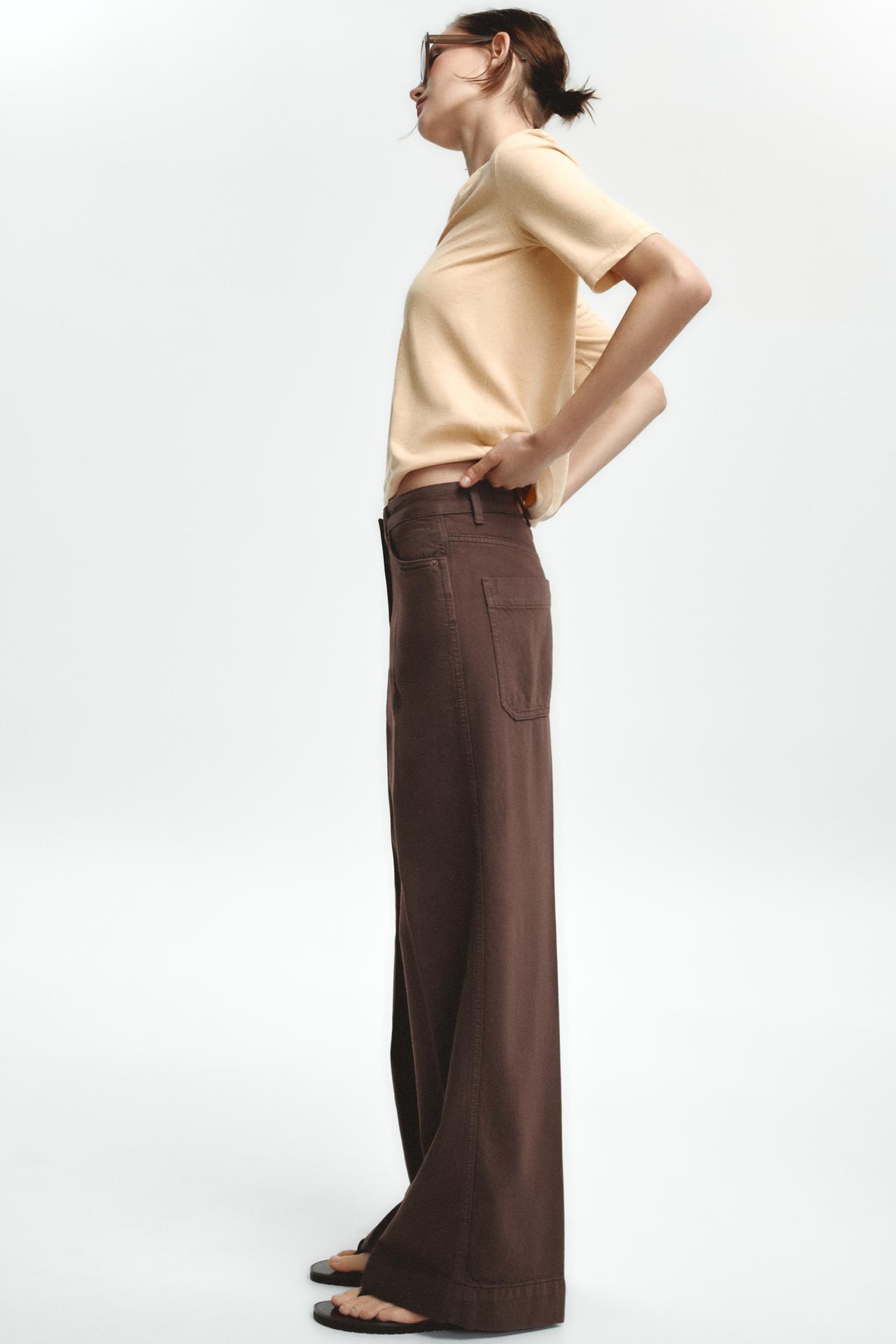 PREMIUM HIGH-WAIST JEANS MIT WEITEM BEIN IN SCHOKOBRAUN