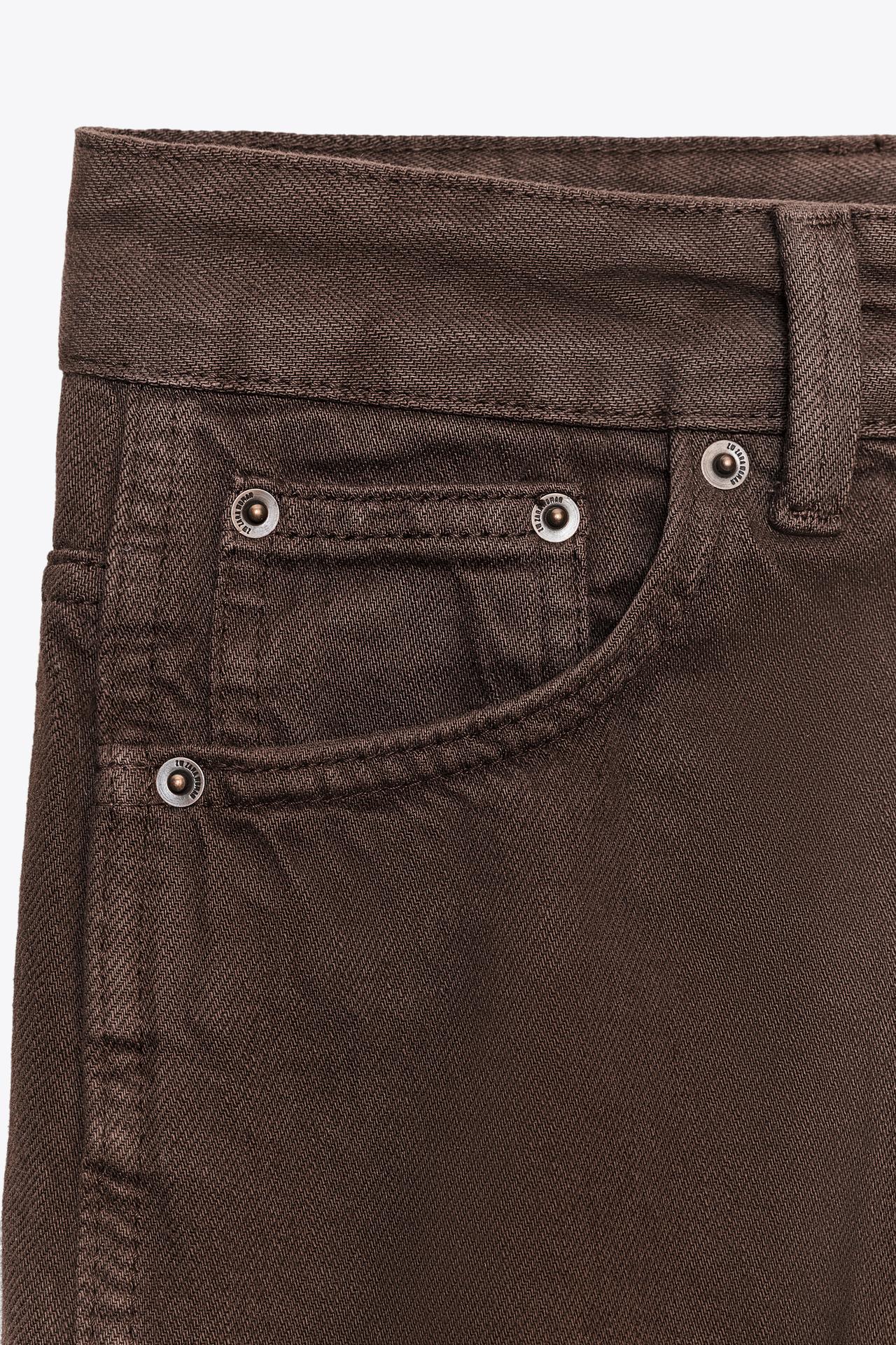 PREMIUM HIGH-WAIST JEANS MIT WEITEM BEIN IN SCHOKOBRAUN